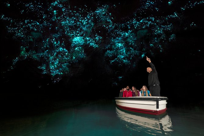 2 Day Waitomo Caves, Hobbiton Movie Set and Rotorua Tour from Auckland - Why this two-day route works better than a day trip