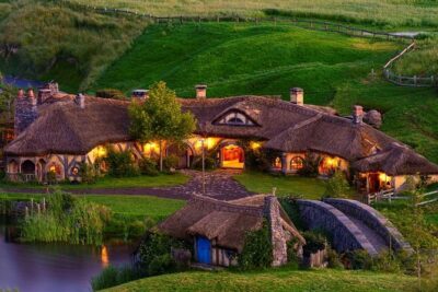 2 Day Waitomo Caves, Hobbiton Movie Set and Rotorua Tour from Auckland