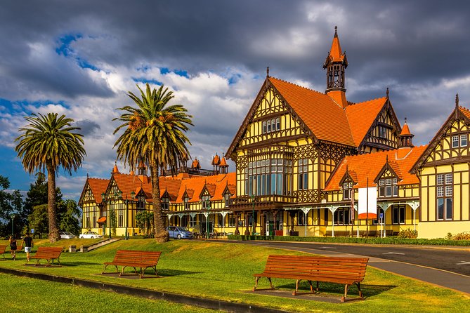 2 Day Waitomo Caves, Hobbiton Movie Set and Rotorua Tour from Auckland - The return to Auckland and the coach reality