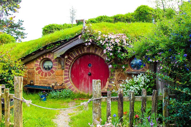 2 Day Waitomo Caves, Hobbiton Movie Set and Rotorua Tour from Auckland - Should you book it?
