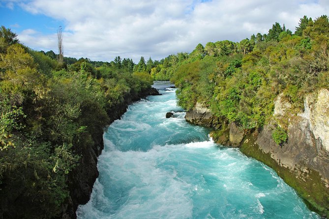 3-Day Hobbiton, Rotorua, Whakarewarewa, and Waitomo Tour - Transport, group size, and the small print that matters