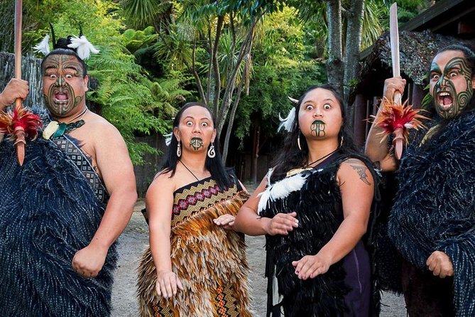 3 Day Waitomo Caves, Hobbiton Movie Set and Rotorua Tour from Auckland - Te Pa Tu brings an evening of Māori culture