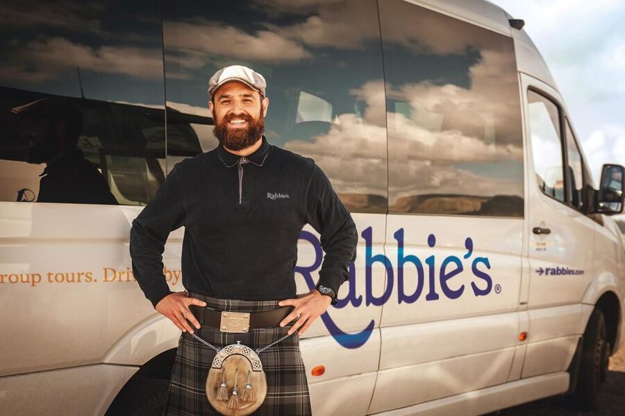 4-Day Outlander Trail From Edinburgh - Accommodation, transport, and daily comfort