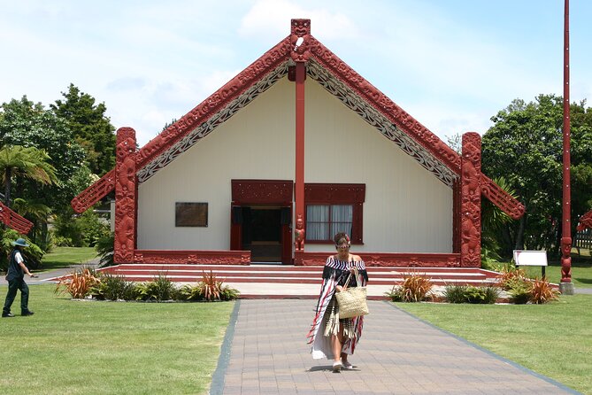 5-Day Bay of Islands, Auckland, Hobbiton, Rotorua & Waitomo Tour - Day 5: A free Rotorua morning and the world of Hobbiton