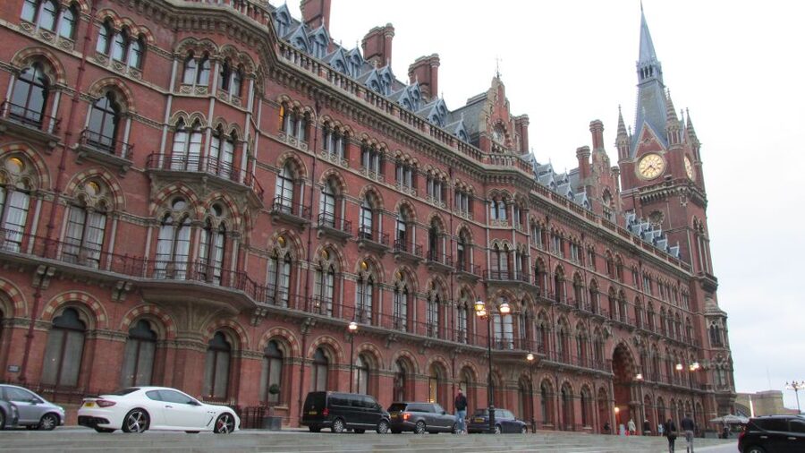 A Muggle's Guide to London: Harry Potter Walking Tour - Starting outside Temple Underground station