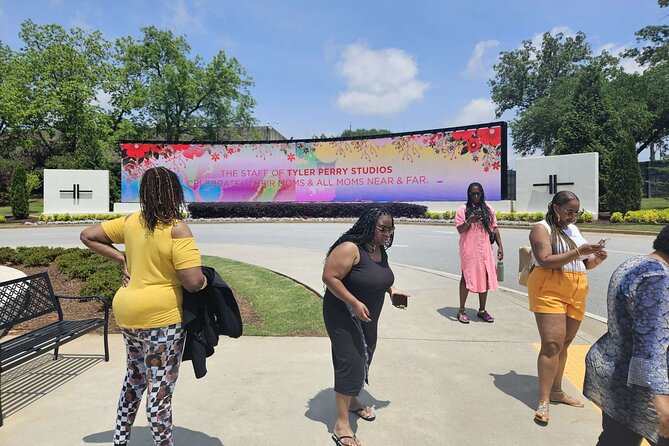 Atlanta Hip Hop House Wives and Movie Tour - Lunch at The Original Hot Dog Factory