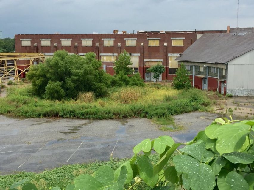 Atlanta: 'The Walking Dead' Film Locations Private Tour - The Woodbury Shoppe and official merchandise