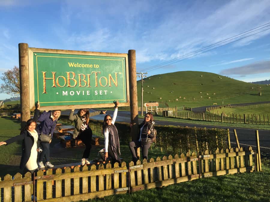 Auckland: Hobbiton and Rotorua Day Tour including Te Puia - Who will enjoy this long day most