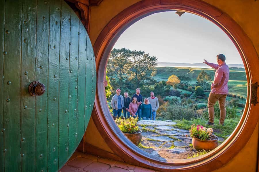 Auckland: Hobbiton Movie Set Day Trip with Festive Lunch - Leaving Auckland for the Shire