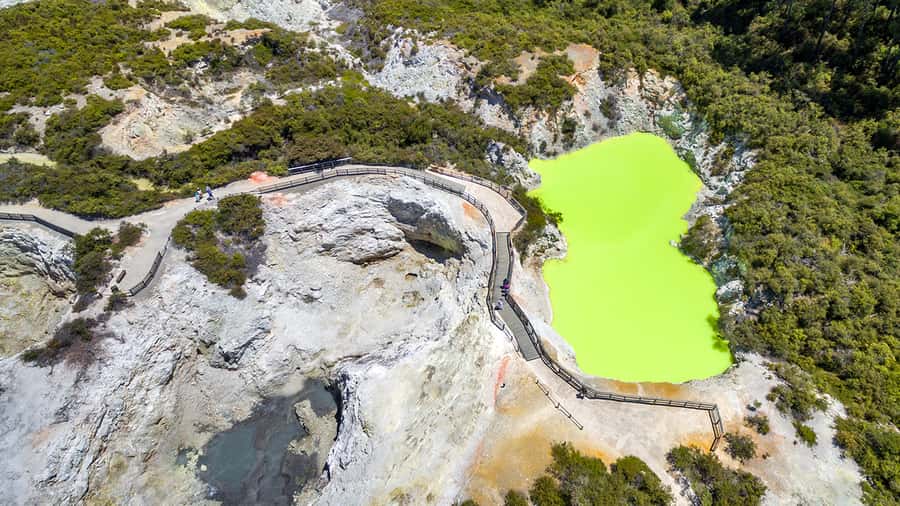 Auckland: Hobbiton, Rotorua and Wai-O-Tapu Day Tour - The long ride back to Auckland