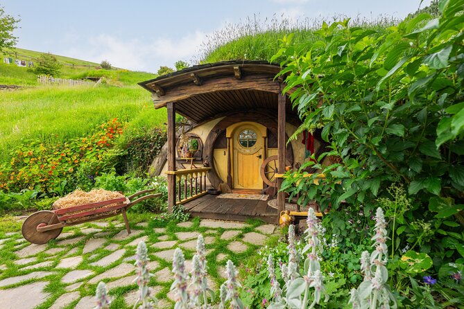 Auckland to Rotorua, Hobbiton and Waitomo 1 Way Small Group Tour - The 6:00 am start in Auckland