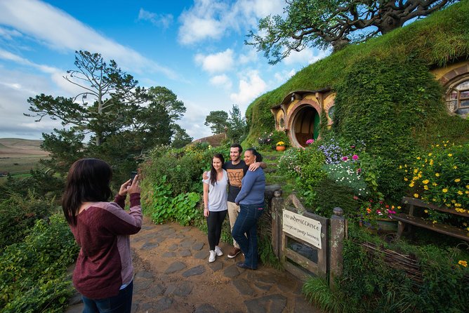 Auckland to Rotorua via Hobbiton Movie Set Tour - One Way - A drink at the Green Dragon Inn