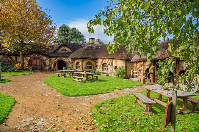Auckland to Rotorua via Hobbiton Movie Set Tour - One Way - The early Auckland departure