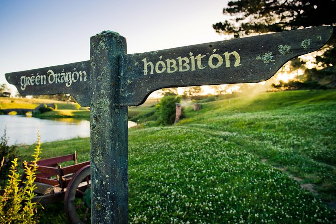 Auckland to Waitomo Caves and Hobbiton Movie Set Private Tour - Why this Auckland day trip works