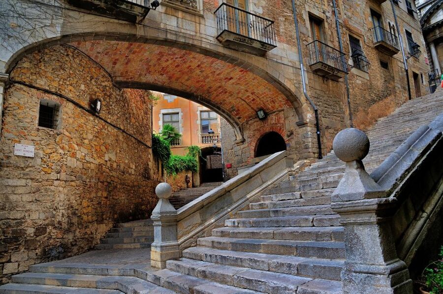 Barcelona: Girona Game of Thrones Private Tour with Pickup - Who should book this Girona tour?