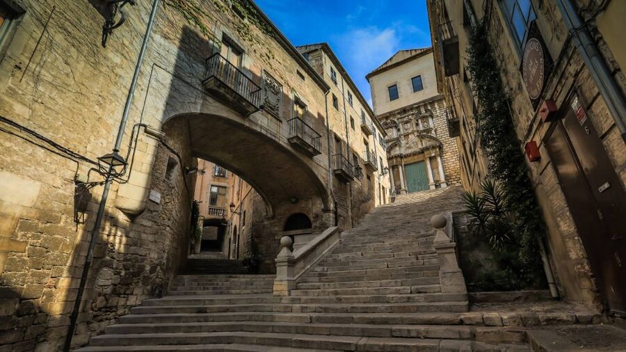 Barcelona: Girona Game of Thrones Private Tour with Pickup - Walking through Barri Vell and the Jewish Quarter