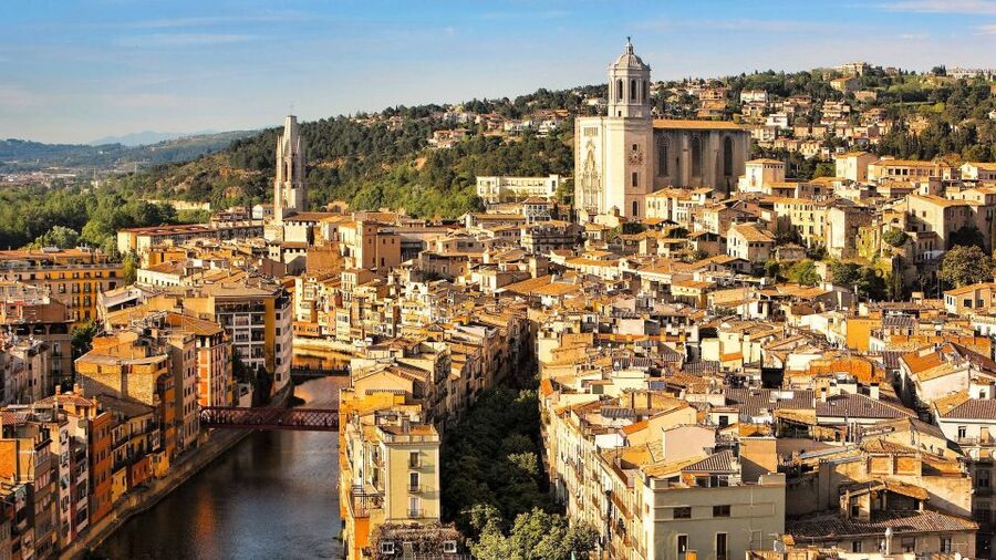 Barcelona: Girona Game of Thrones Private Tour with Pickup - Medieval walls and views over Girona