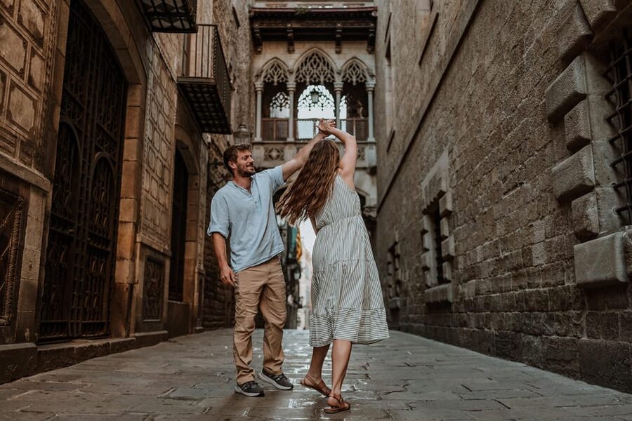 Barcelona: Gothic Quarter Cinematic Photoshoot and Guide - Key details before you book
