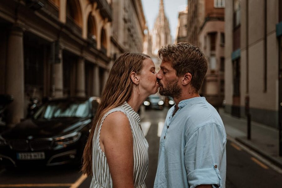 Barcelona: Gothic Quarter Cinematic Photoshoot and Guide - Accessibility, timing, and cancellation