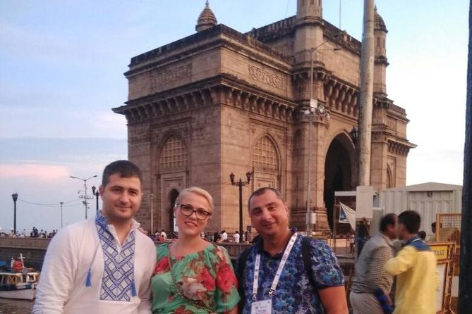 Bollywood Studio Tour with Slum & City Tour - Three or four live dance presentations
