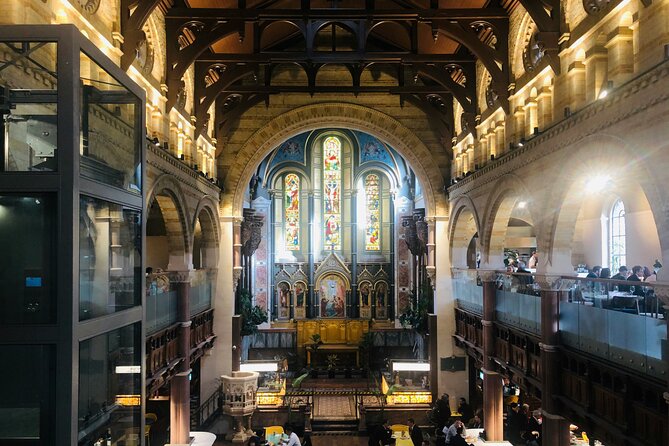 Bridgerton Tour in London - Mercato Mayfair and the former 1825 church