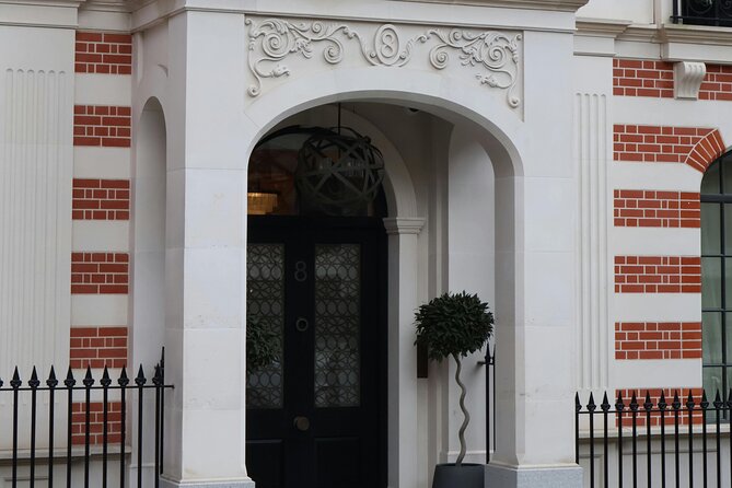 Bridgerton Tour in London - Grosvenor Square and the social season