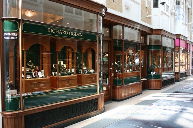 Bridgerton Tour in London - Burlington House for culture beyond the series
