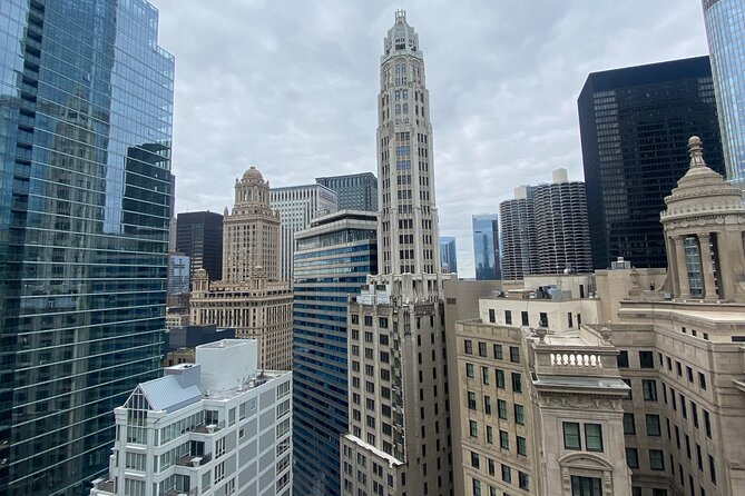 Chicago Gangsters and Movies Tour - The Chicago Theatre and Al Capone stories