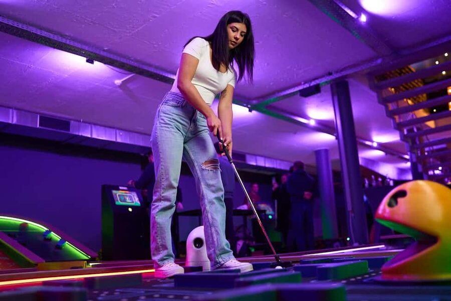 Cologne: Adventure Minigolf – Interactive tour through movie sets! - Key points at a glance