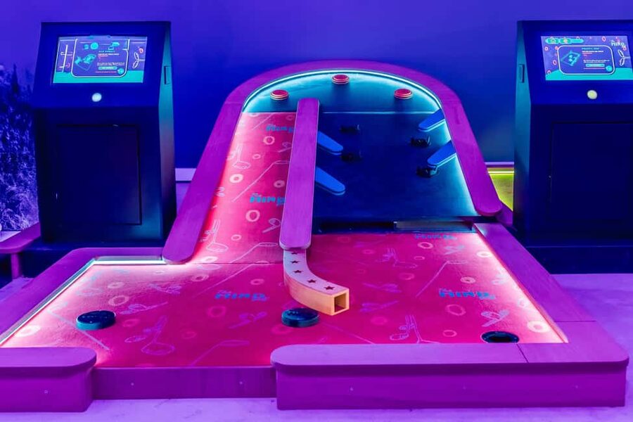 Cologne: Adventure Minigolf – Interactive tour through movie sets! - Is $18 a fair price for one hour?