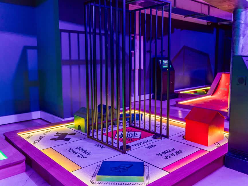 Cologne: Adventure Minigolf – Interactive tour through movie sets! - Getting there and building it into a Cologne day