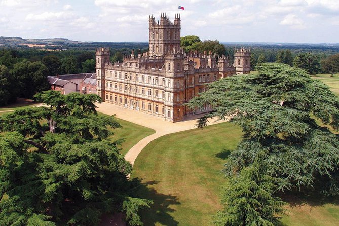 Downton Abbey and Village Small Group Tour from London - The road to Highclere with Downton stories