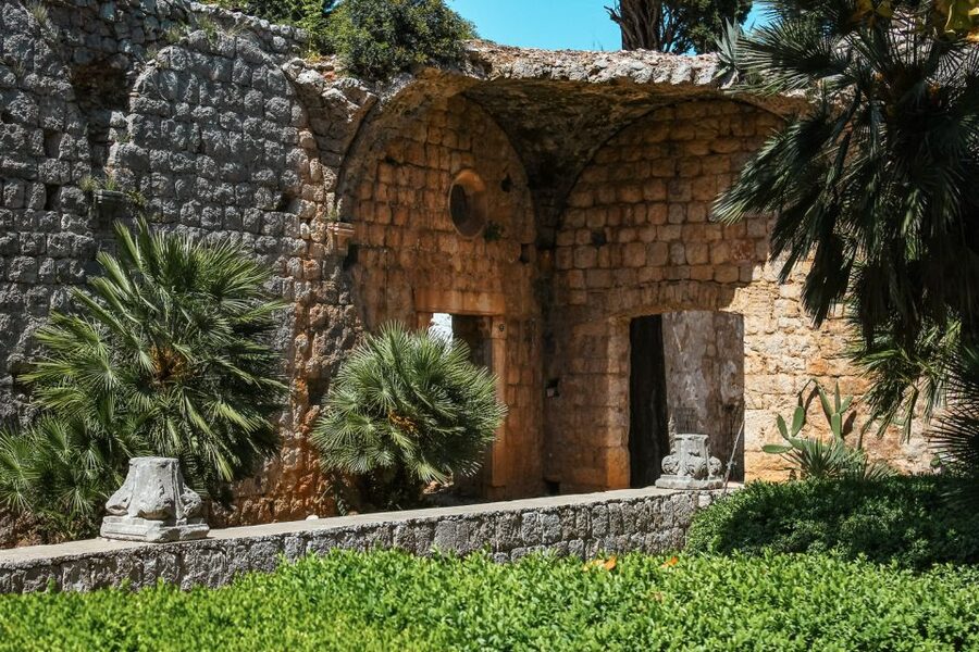 Dubrovnik: Epic Game of Thrones Tour + Lokrum & Saver Option - Who should choose each option?
