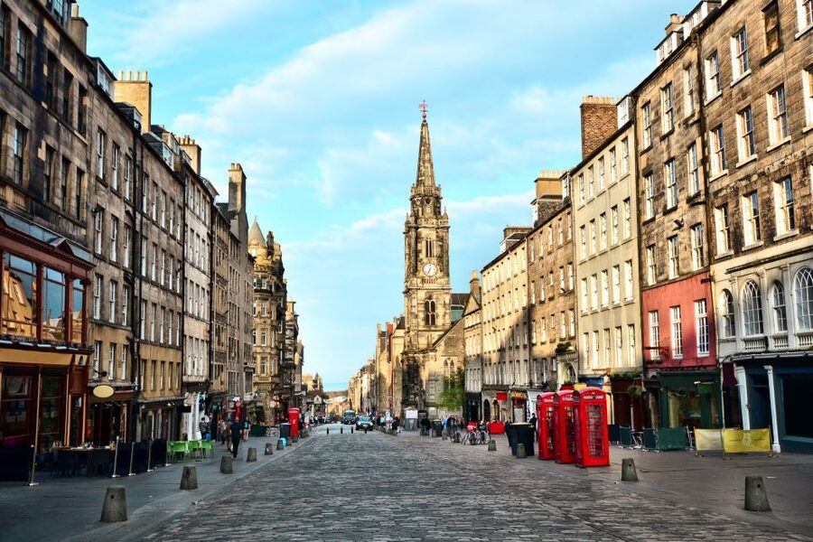 Edinburgh: Guided Harry Potter Tour in French - Starting outside City Chambers on the Royal Mile