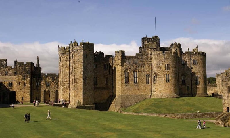 Edinburgh: Harry Potter and English Castles Tour in Spanish - Why this Northumberland day trip works