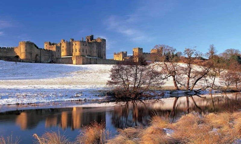Edinburgh: Harry Potter and English Castles Tour in Spanish - Etal village and the ride back to Edinburgh