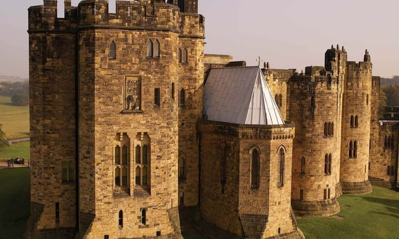 Edinburgh: Harry Potter and English Castles Tour in Spanish - Leaving Edinburgh for Berwick-upon-Tweed