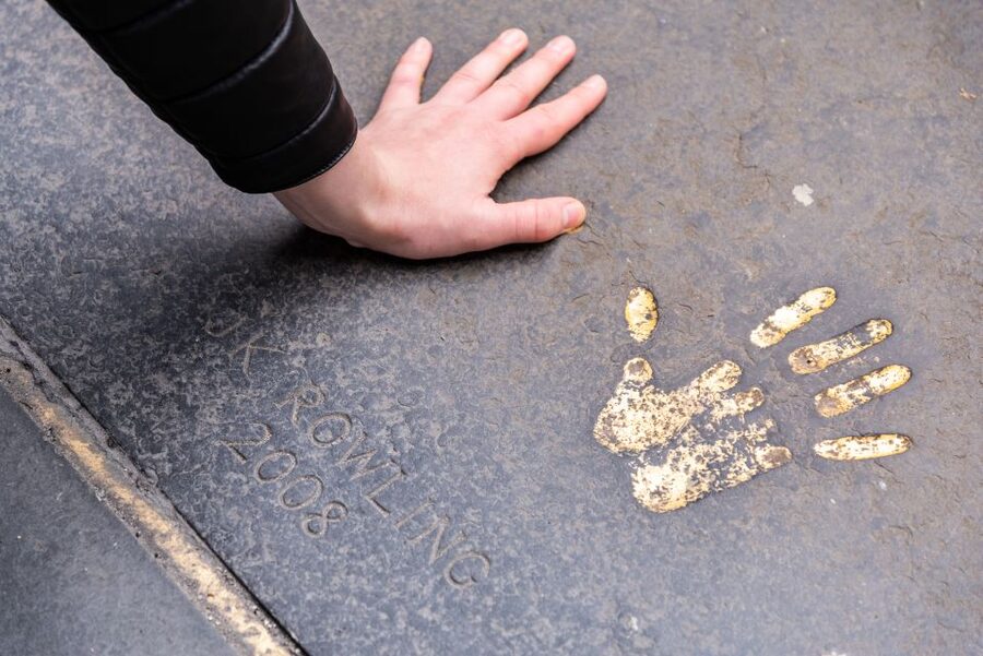 Edinburgh: Harry Potter Magical Guided Walking Tour - What the guides add to the experience