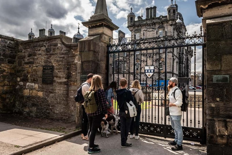 Edinburgh: Harry Potter Private Tour with Edinburgh Castle - Waverley Station and Edinburgh University Old College