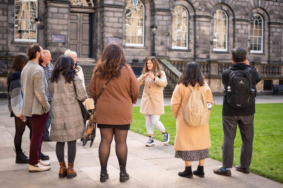 Edinburgh: Harry Potter Tour & Amazing Illusions Experience - Waverley Station and the city’s changing views