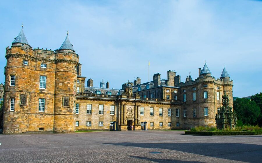 Edinburgh: Harry Potter Tour & Palace of Holyrood Entry - Finishing near City Chambers