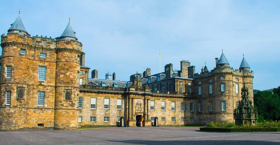 Edinburgh: Harry Potter Tour & Palace of Holyrood Entry - From Tron Kirk to Waverley Station