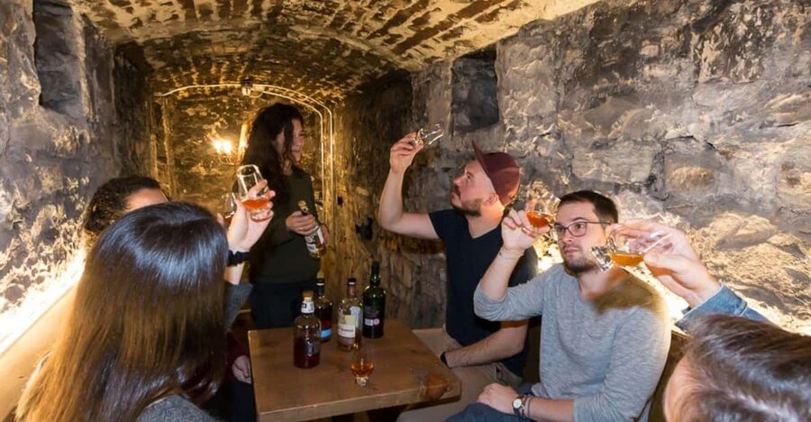 Edinburgh: Harry Potter Walking Tour and Beer Tasting - Waverley Station and Edinburgh’s divided city