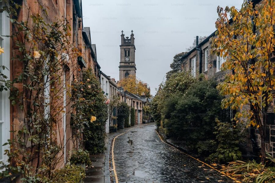 Edinburgh: Harry Potter Walking Tour with Dungeon Entry - Greyfriars Kirkyard and Tom Riddle’s grave
