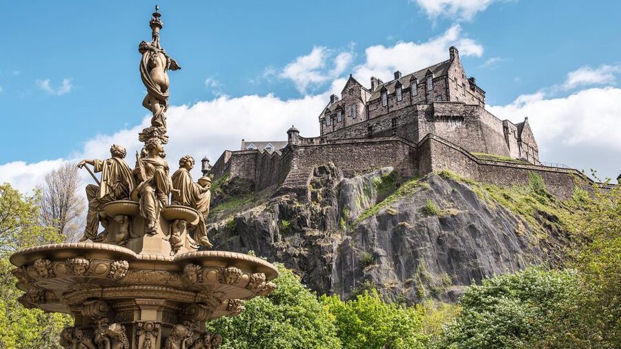 Edinburgh: Harry Potter Wizard Walking Tour, Kids Join Free - Greyfriars Kirkyard and the Tom Riddle connection