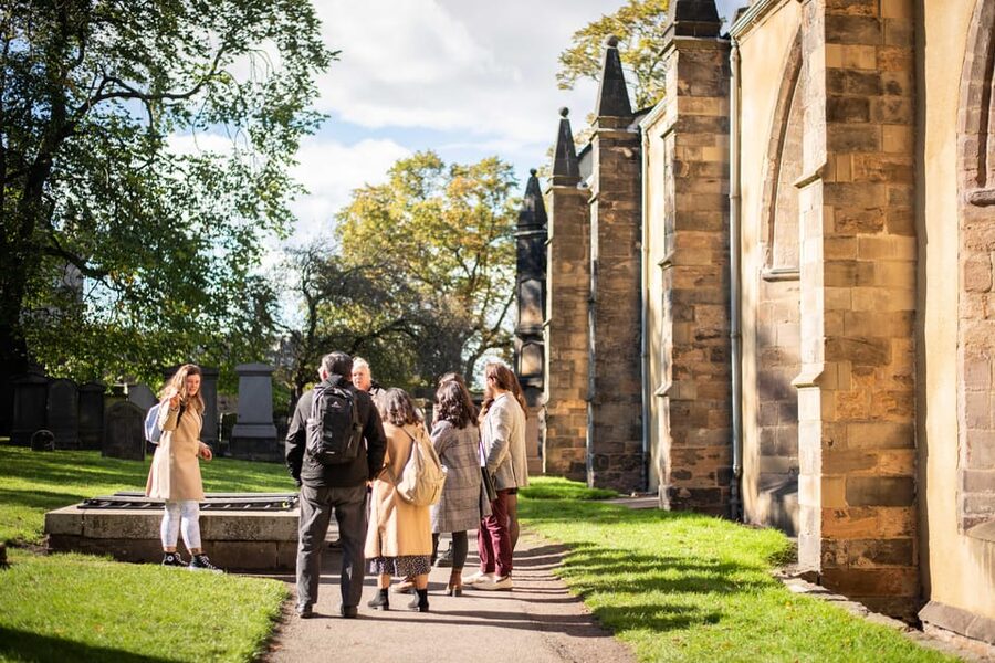 Edinburgh: Harry Potter Wizarding Walking Tour (Private) - Starting on the Royal Mile at Tron Kirk Market