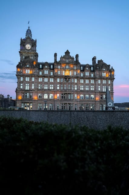 Edinburgh - Magical Harry Potter Highlights & Wizards Tour - Greyfriars Bobby and the turn toward the museum