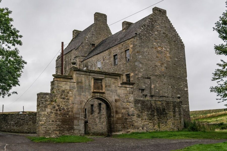 Edinburgh: "Outlander" Filming Locations Guided Tour - Doune Castle and the many faces of Castle Leoch