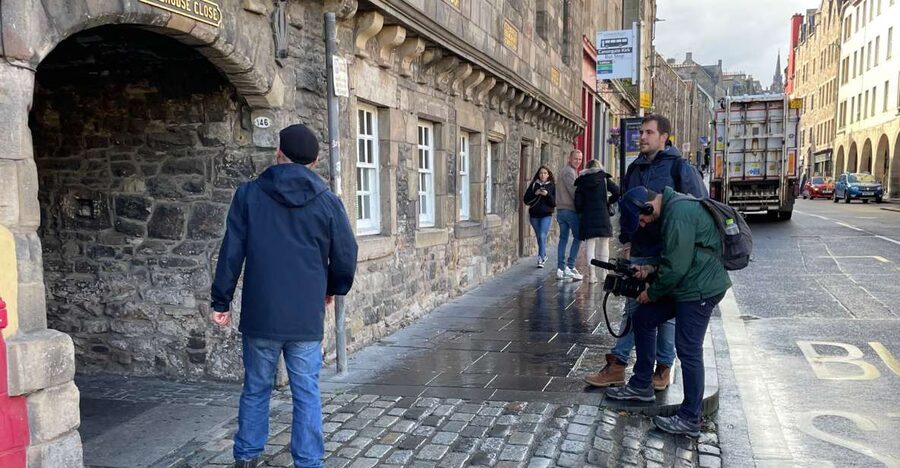 Edinburgh: Outlander Series and Jacobites Walking Tour - Finishing near Holyrood Palace