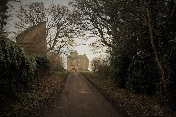 Edinburgh: The Outlander, Palaces & Jacobites Tour - Tuilyies Standing Stones: a quick photo stop